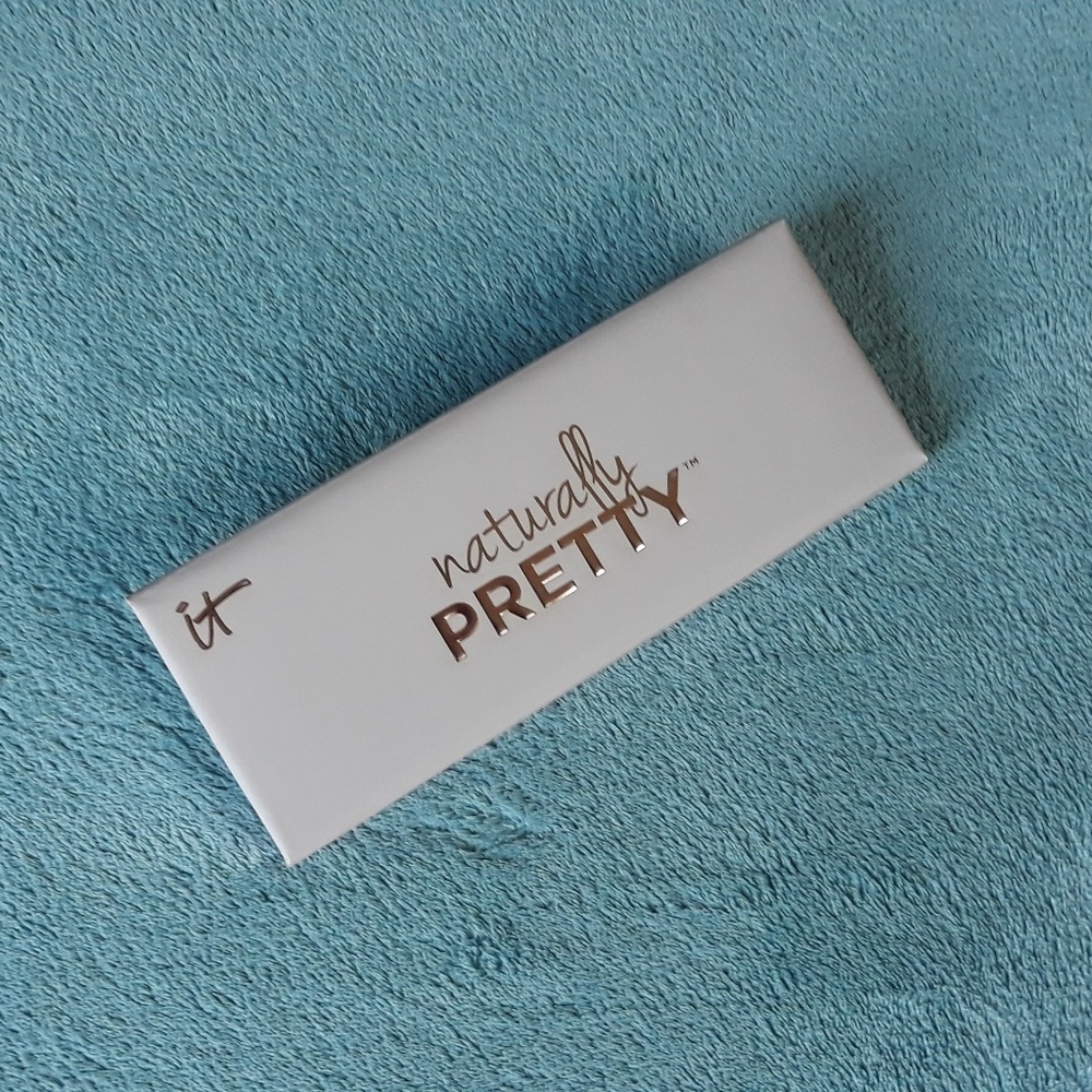 NIB it Cosmetics Naturally Pretty eyeshadow